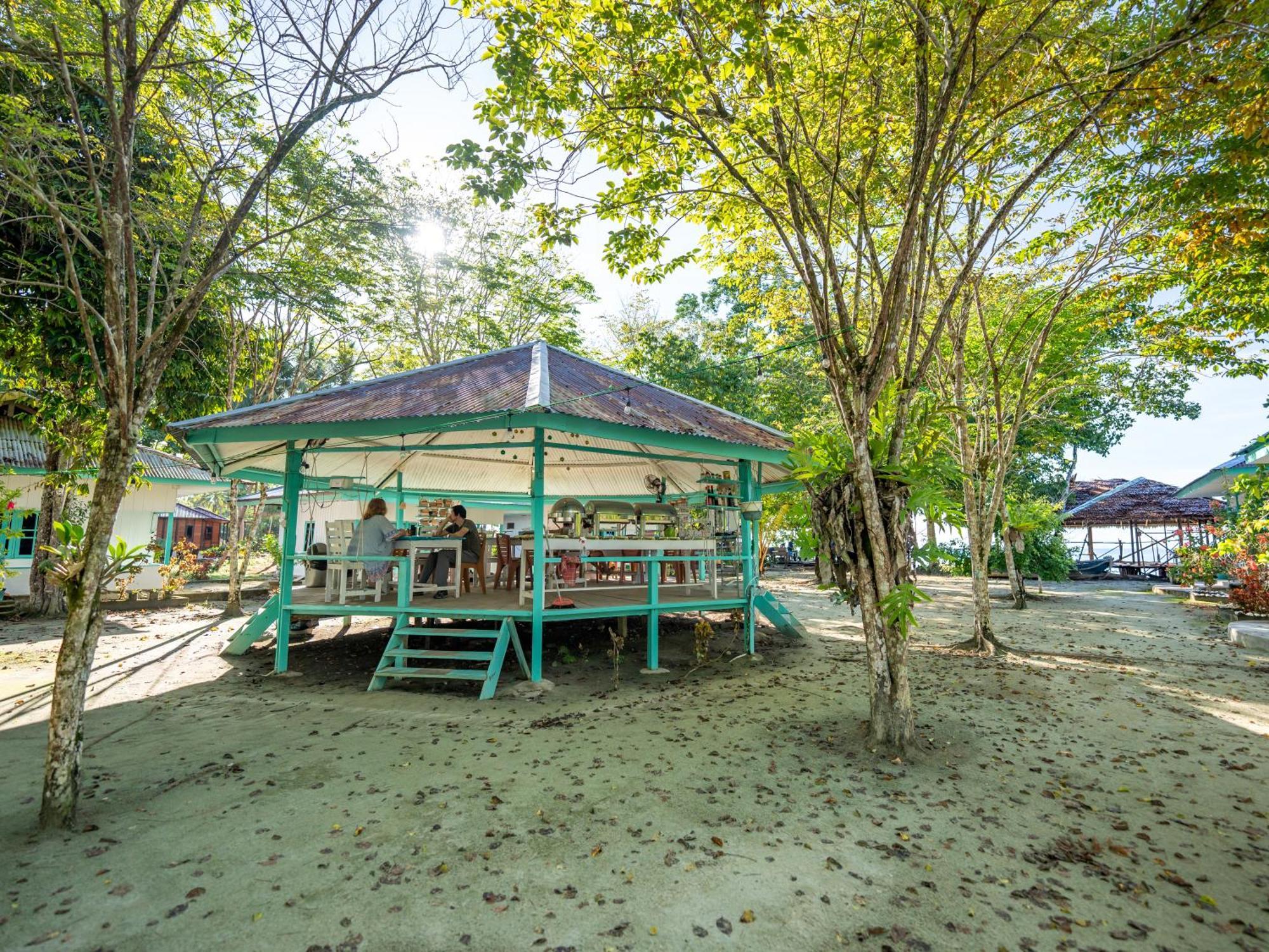Scuba Republic Beach Bungalows Tapokreng Exterior photo