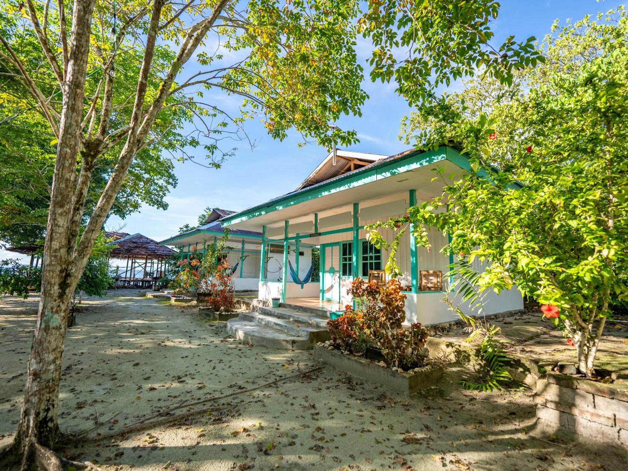 Scuba Republic Beach Bungalows Tapokreng Exterior photo